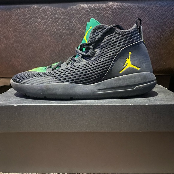 Jordan Reveal Trophy Room - Picture 3 of 4